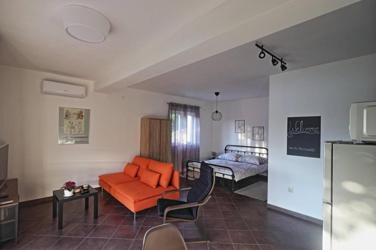 Apartman Studio Pesja Omišalj Екстериор снимка